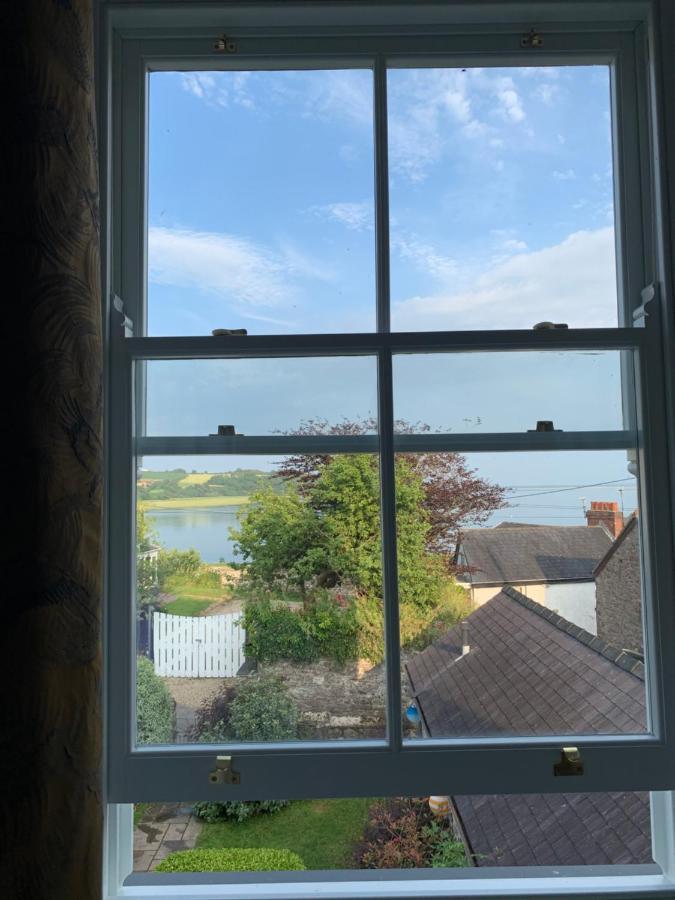 Dylan Thomas Sea View Bed & Breakfast Laugharne Ngoại thất bức ảnh