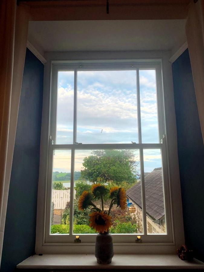 Dylan Thomas Sea View Bed & Breakfast Laugharne Ngoại thất bức ảnh