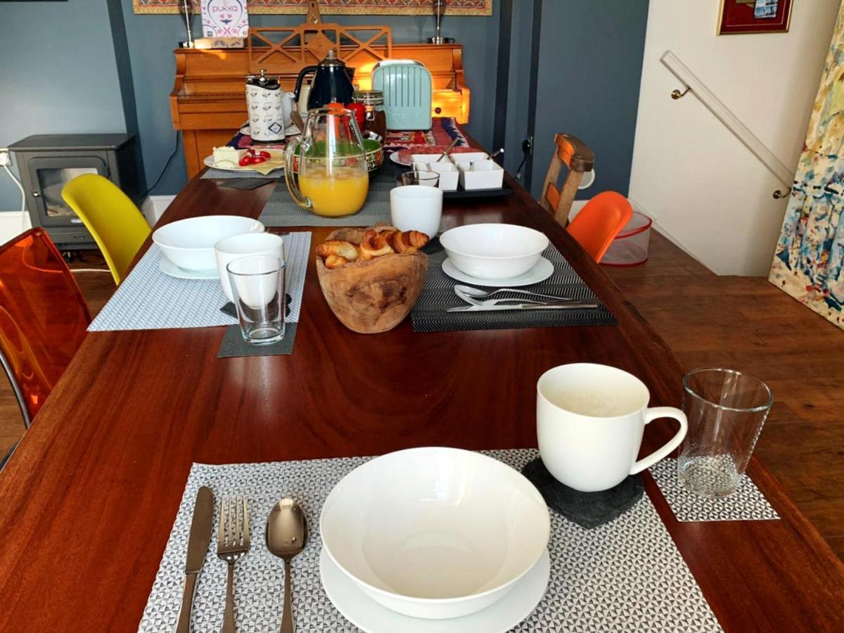 Dylan Thomas Sea View Bed & Breakfast Laugharne Ngoại thất bức ảnh