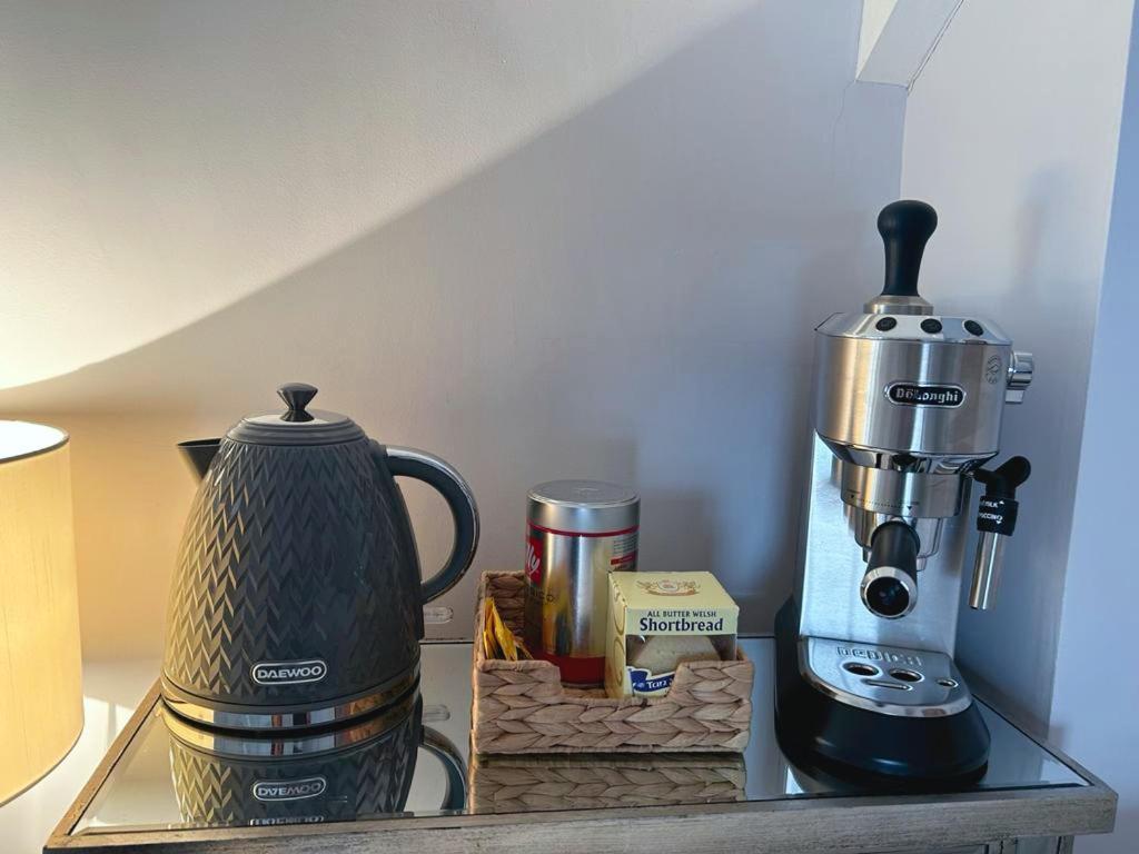 Dylan Thomas Sea View Bed & Breakfast Laugharne Ngoại thất bức ảnh